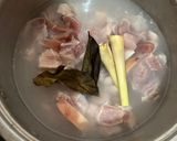 Foto langkah ke 1 dari resep Babi bumbu mercon.
