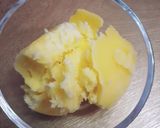 A picture of step 1 of Sujji Halwa.
