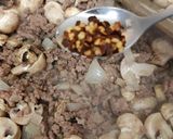 A picture of step 4 of My Peppered Steak Mince,Mushroom all in one Skillet & Pasta 😁.