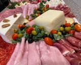 Foto del paso 1 de la receta: Charola de quesos y carnes frías
