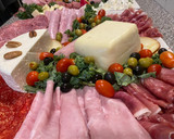 Foto del paso 1 de la receta: Charola de quesos y carnes frías