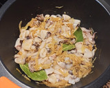 Foto del paso 4 de la receta: Calamares encebollados con patatas