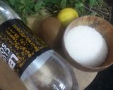 A picture of step 1 of Kiwi mocktail.