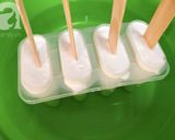 A picture of step 4 of Coconut Popsicles.