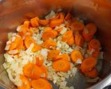 A picture of step 4 of Warming daikon and carrot soup.