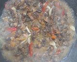 Foto langkah ke 3 dari resep 150. Oseng Kerang Darah.