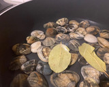 Foto del paso 2 de la receta: Almejas a la marinera 🦪🥂