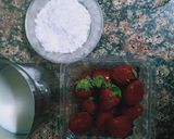 A picture of step 1 of Strawberry milkshake.