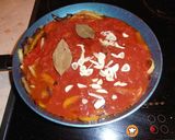 Φωτογραφία βήματος 8 της συνταγής Shakshuka. Αυγά σε σάλτσα ντομάτας