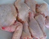 A picture of step 1 of Tea & Soy Sauce Braised Chicken.