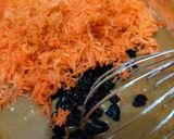 Foto langkah ke 2 dari resep Carrot Raisin Muffin.