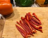 Foto del paso 2 de la receta: Ensalada de pimientos coloridos