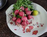 A picture of step 1 of लाल मूली का सलाद.