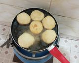 A picture of step 4 of Mandazi.