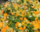 Foto del paso 3 de la receta: Salteado de acelgas y calabaza con curry
