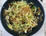 A picture of step 5 of Delicious with Shiitake powder! Stir-fried Harusame (glass noodles) with cabbage and Sakura shrimp.