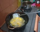 Foto langkah ke 6 dari resep Ayam Goreng Serundeng Lengkuas (Bumbu Ungkep).