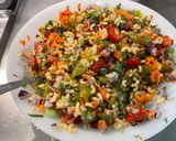 Une image de l'étape 17 de Salade de coquillettes aux carottes, tomates bicolores et oignon rouge.