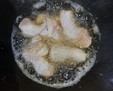 Foto langkah ke 2 dari resep Ayam Goreng Saus Mentega.
