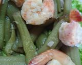 รูปขั้นตอนการทำที่ 2 ของ กุ้งผัดสายบัว