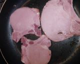 Foto del paso 1 de la receta: Tostas de lomo Sajonia con huevo de codorniz