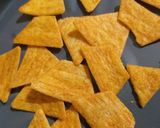 ভেজ লোডেড চিীজি নাচোস(veggie loaded cheesy nachos recipe in bengali) রেসিপির ধাপ 2 ছবি