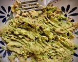 Foto del paso 5 de la receta: Quesadilla crispy chicken con salsa césar y guacamole casero