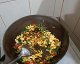 Foto langkah ke 3 dari resep Orak-arik telur sawi putih kacang panjang tauge with chili oil.