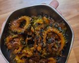 A picture of step 5 of Karela kathi mithi sabji.