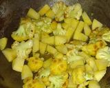 ফুলকপি আলু ডালনা(foolkopi aloo dalna recipe in bengali) রেসিপি ধাপ - 2 ছবি