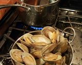 A picture of step 7 of Linguine al Vongole .