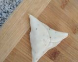A picture of step 4 of Besan Halwa Samose.