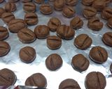 Hình bước làm 2 của món Bánh quy hạt cà phê