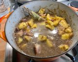 Une image de l'étape 18 de Duo de pommes de terre au lard et bouillon de sanglier.