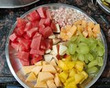 चटपटी फ्रूट चाट(chatpati fruit chaat recipe in Hindi) रेसिपी चरण 1 फोटो