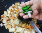 Gambar langkah 4 resipi Nasi goreng kampung.
