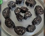 A picture of step 8 of Oreo Chocolate Swiss Rolls.
