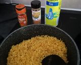 Une image de l'étape 1 de Riz jaune + poulet à la sauce tomate.