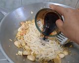 Foto langkah ke 5 dari resep Char Kway Teow 15 Menit! 🔥 Kwetiau Goreng Malaysia ala Penang 🇲🇾 Anti Gagal.