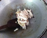 รูปขั้นตอนการทำที่ 3 ของ ไก่ผัดเซเลอรี่และพริกเสฉวนมิโสะ