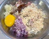 Foto langkah ke 1 dari resep Hokkien Meatballs.