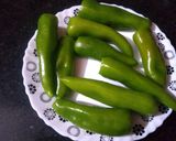 A picture of step 1 of Green chilli sauce.