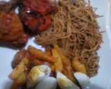 A picture of step 5 of Brown spaghetti with sauteed potatoes and peppered chicken.