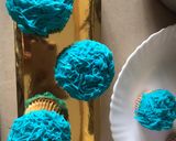 A picture of step 8 of Cookie Monster Cupcakes (Hidden Oreo/Cookie Cupcake).
