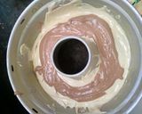 Foto langkah ke 7 dari resep Bolu marmer baking pan.