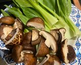 รูปขั้นตอนการทำที่ 1 ของ ผัดกวางตุ้งไต้หวันเห็ดหอมน้ำมันหอย 🥬🍄