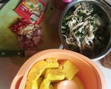 Foto langkah ke 1 dari resep Pepes tahu, jamur, kerupuk & kemangi tanpa telur dgn bumbu iris.