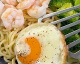 A picture of step 3 of Broccoli & Shrimp Noodle Soup.