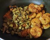 A picture of step 9 of Prawn Mushroom Curry.