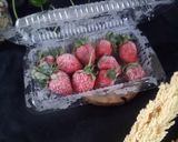 Foto langkah ke 1 dari resep Strawberry Milk Juice.